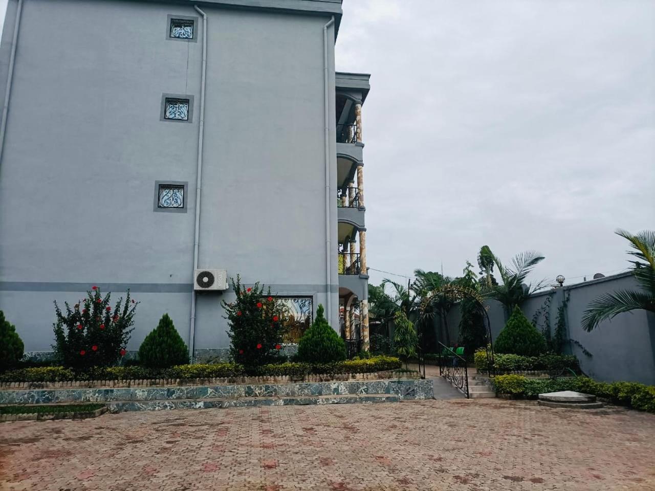 Residence Ambassa Etienne & Therese Yaoundé Exterior foto
